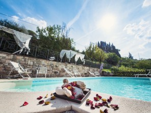 2 Bedroom Stylish Country House Apartment with Shared Pool in Italy, Umbria, Perugia